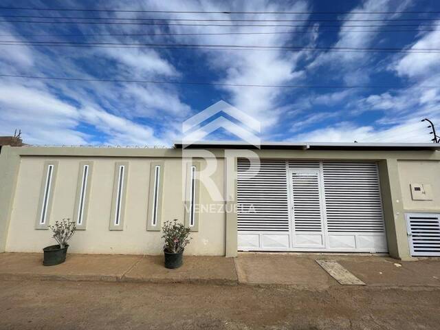 #SGC-269 - Casa para Venta en Punto Fijo - I