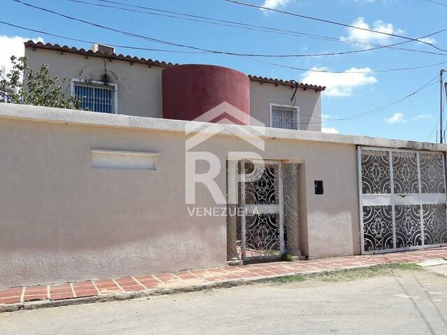 Casa para Venta en Punto Fijo - 2