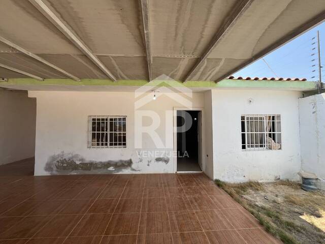 #SGC-420 - Casa para Venta en Punto Fijo - I