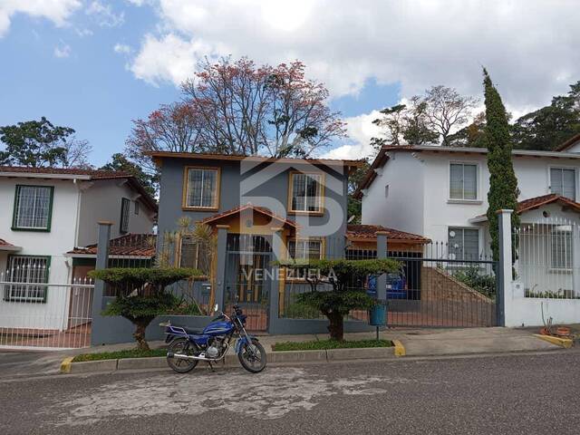 #COC-003 - Casa para Venta en San Cristóbal - S