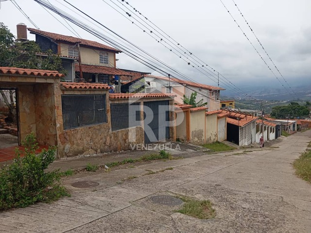 #COC-002 - Casa para Venta en San Cristóbal - S