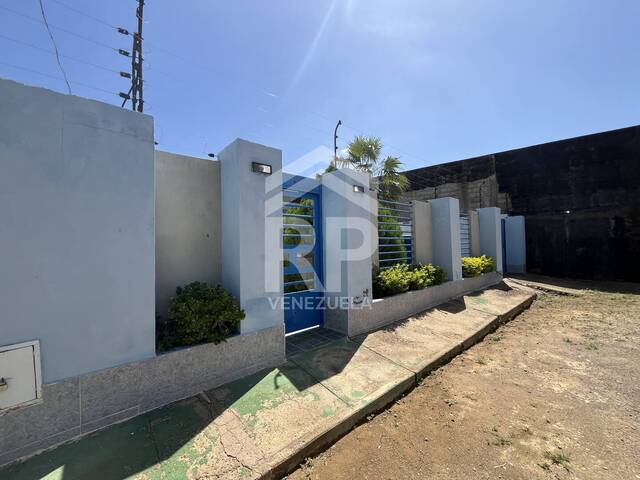 #SGC-434 - Casa para Venta en Punto Fijo - I