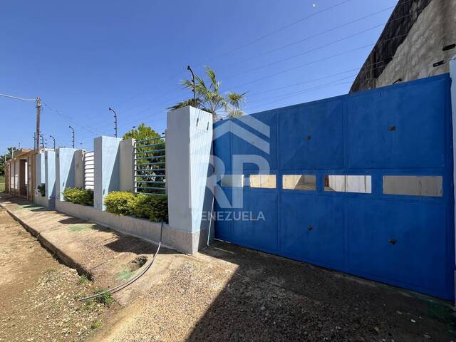 #SGC-434 - Casa para Venta en Punto Fijo - I