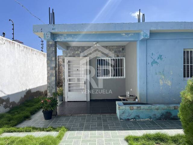 #SGC-434 - Casa para Venta en Punto Fijo - I