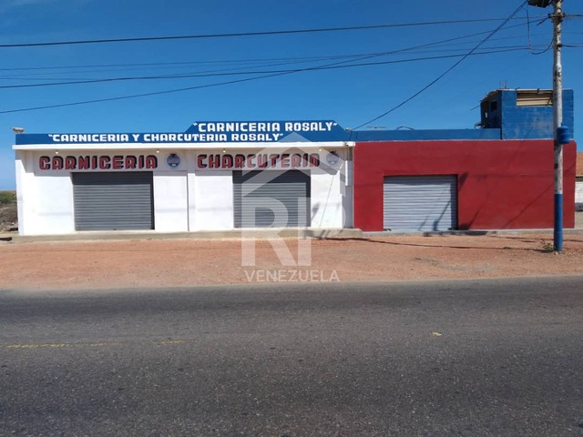 Venta en Av Ollarvides - Punto Fijo