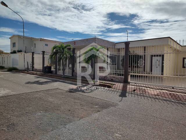 #SGC-443 - Casa para Venta en Punto Fijo - I