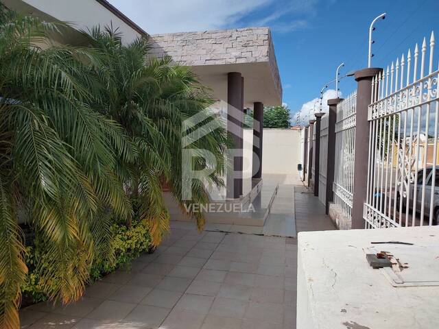 #SGC-443 - Casa para Venta en Punto Fijo - I