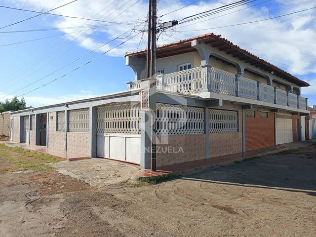 Casa para Venta en Punto Fijo - 1